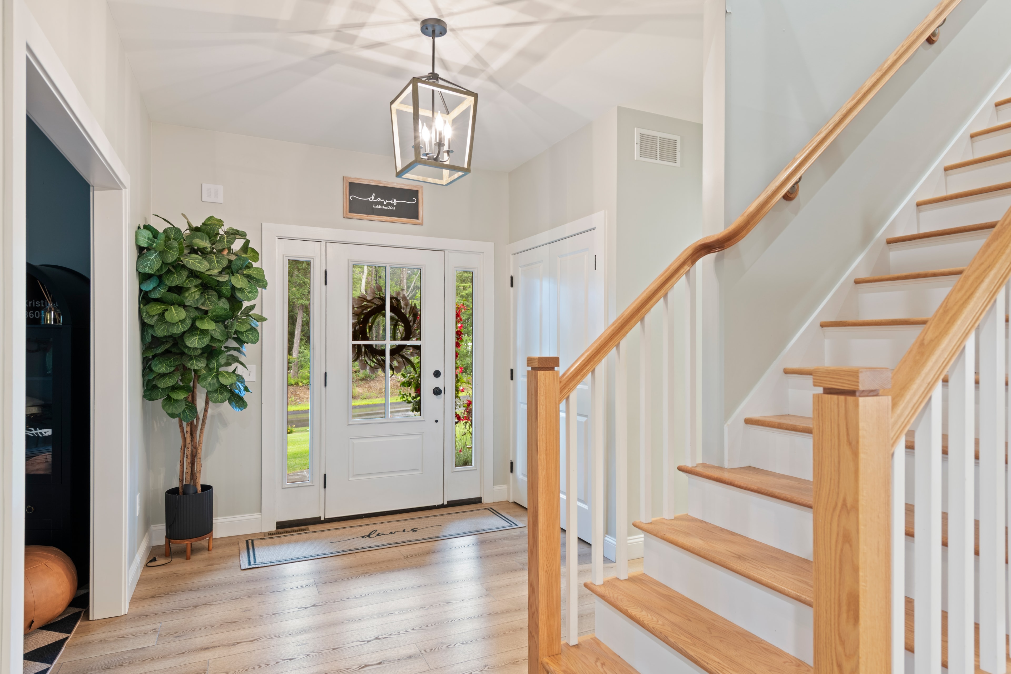 Grand foyer, natural light