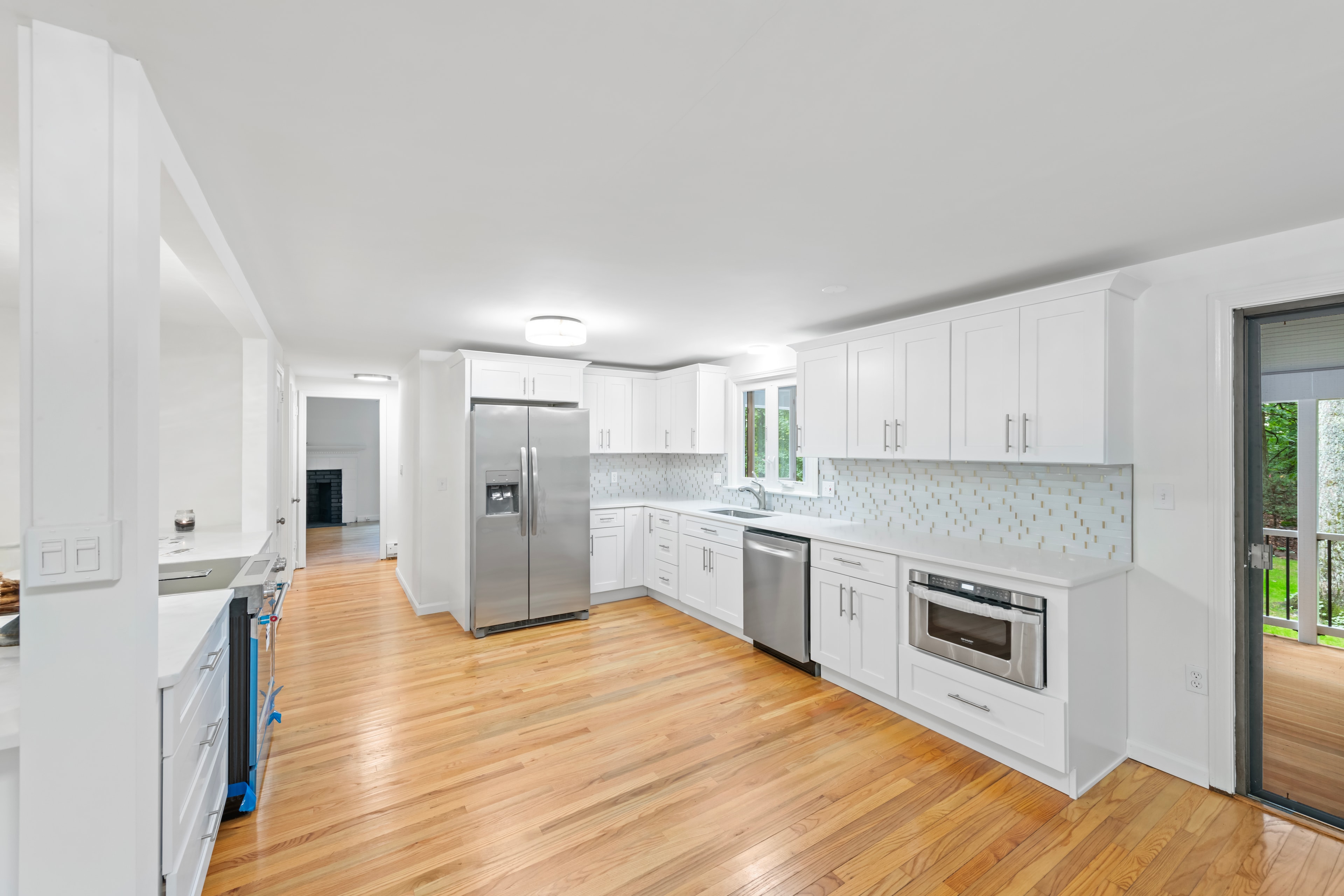 White kitchen, stainless steel